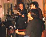 Alex, Connan (atr�s dos microfones) e Wagner